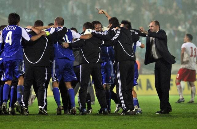 Coach of the Slovak national soccer team Vladimir Weiss (right) celebrates victory with his teamafter the World Cup qualification game Slovakia vs Poland on October 15, 2008 in Bratislava, Slovakia. (CTKxPhoto JanxKoller)  CTKPhoto08200810151193901 o0 Nationalteam WM Quali Jubel Freude