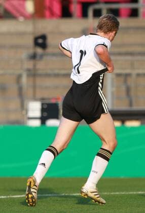 Fussball , U20 Länderspiel , Deutschland - Italien Hamburg , 070410 , Fussball , U20 Länderspiel Deutschland - Italien Torjubel Maximilian BEISTER (Deutschland) nach dem 3:0 o0 Jubel Freude kurios