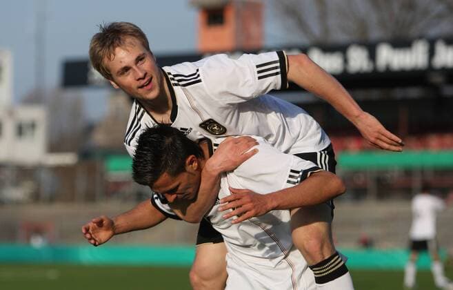 Fussball , U20 Länderspiel , Deutschland - Italien Hamburg , 070410 , Fussball , U20 Länderspiel Deutschland - Italien Torjubel Danny LATZA l. und Maximilian BEISTER (beide Deutschland) nach dem 1:0 o0 Jubel Freude