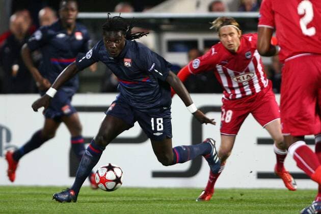 Girondins Bordeaux (rot) - Olympique Lyon (blau), Bafe Gomis (OL), Jaroslav Plasil (GDB) - Champions League - EddyLEMAISTRE 
