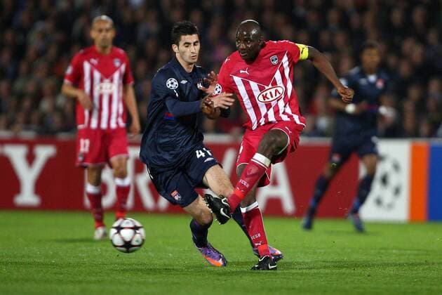 Girondins Bordeaux (rot) - Olympique Lyon (blau), Maxime Gonalons (OL), Alou Diarra (GDB) - Champions League - - EddyLEMAISTRE 