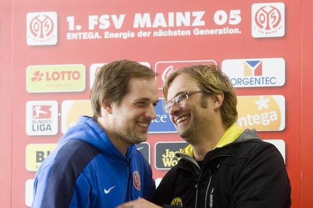 Trainer Thomas TUCHEL (Mainz, L) und Trainer Juergen KLOPP (BVB) nach der Pressekonferenz FSV Mainz 05 - Borussia Dortmund, Fussball Bundesliga am 10.04.2010