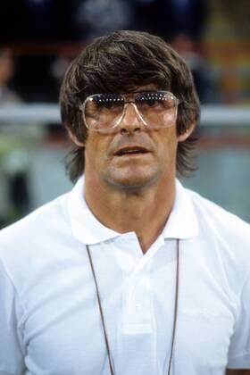 Nationaltrainer Bora Milutinovic (Costa Rica) - DEUTSCHSPRACHIGE SPORTZEITSCHRIFTEN UND -ZEITUNGEN NUR NACH RÜCKSPRACHE Fußball WM Herren WM 1990, Länderspiel, Nationalteam Porträt Genua