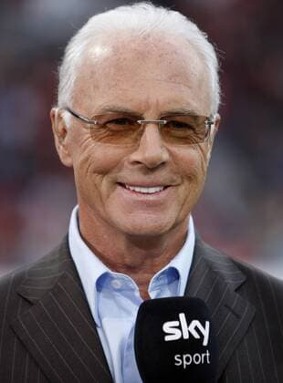 1 BL, Bayer Leverkusen (rot) v FC Bayern München (weiß) 1-1, 10.04.2010, Franz Beckenbauer als SKY-Experte.