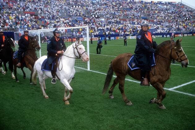 Berittene Polizisten sorgen in Boston während der WM 1994 für Sicherheit Fußball WM Herren WM 1994, Länderspiel, Nationalteam Gruppe Boston