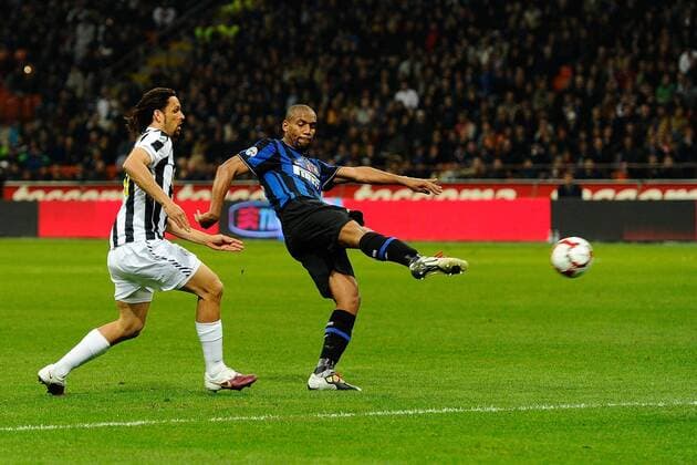 Inter Mailand (blau) - Juventus Turin (weiß), Douglas Maicon (re.)  o0 Tor, Treffer, Gegentor