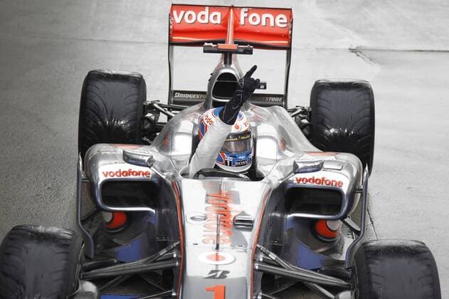 Motorsports Formula 1: World Championship 2010, GP of China, winner Jenson Button (GBR, Vodafone McLaren Mercedes), xHOCHxZWEIx o0 Freude Jubel Sieg