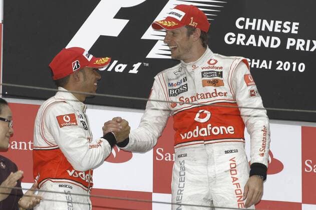 Motorsports Formula 1: World Championship 2010, GP of China, Lewis Hamilton (GBR, Vodafone McLaren Mercedes, L) and winner Jenson Button (GBR, Vodafone McLaren Mercedes), xHOCHxZWEIx o0 Freude Jubel Sieg