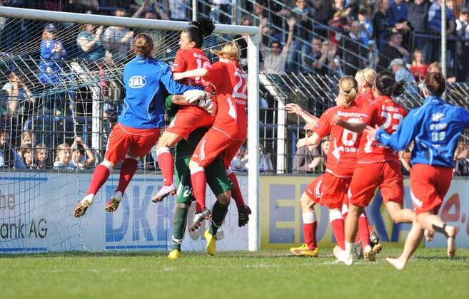 18.04.2010, Potsdam - Champions League 2009 2010 Halbfinale - Schlussjubel 1. FFC Turbine Potsdam o0 Jubel Freude Frauenfußball