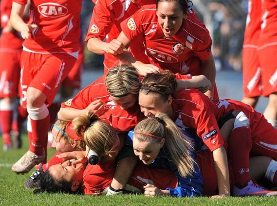 18.04.2010, Potsdam - Champions League 2009 2010 Halbfinale - Schlussjubel 1. FFC Turbine Potsdam o0 Jubel Freude Frauenfußball