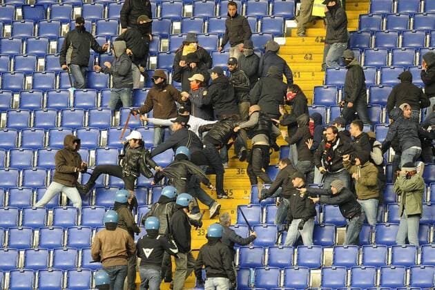 18 04 2010 - Ausschreitungen während der Partie Lazio Rom vs. AS Rom -  o00 Derby, Spannung,