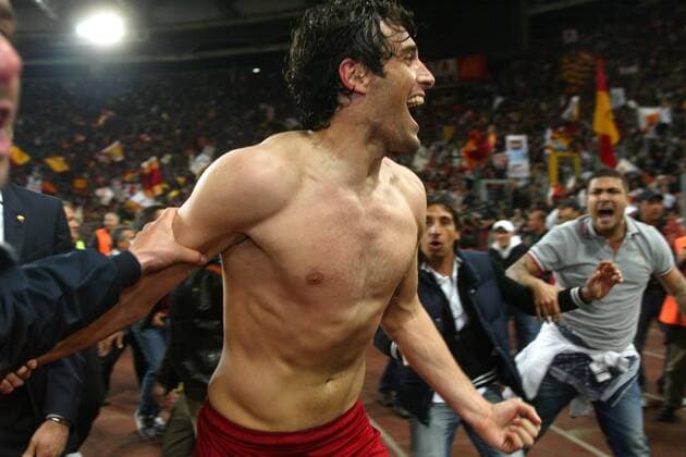 18th April 2010: Luca Toni (AS Rome) celebrates - AS Rome vs Lazio Rome at the Olympic Stadium in Rome xLeoxCavallox  ActionPlus11032029 o0 Jubel Freude nackt
