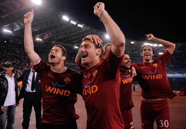 FUSSBALL INTERNATIONAL SERIE A SAISON 2009 2010 Lazio Rom - AS Rom 18.04.2010 Francesco Totti (AS Rom Mitte)  o0 Jubel Freude