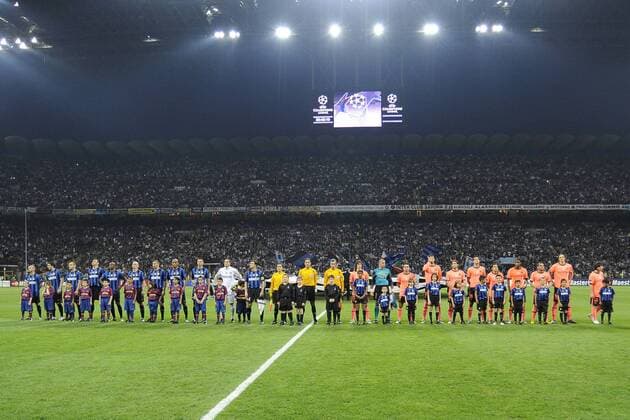 Mailand 20.04.2010 - Vorstellung der Teams von Inter Mailand l. und FC Barcelona vor dem Hinspiel des Champions League Halbfinale  o0 Totale Barca