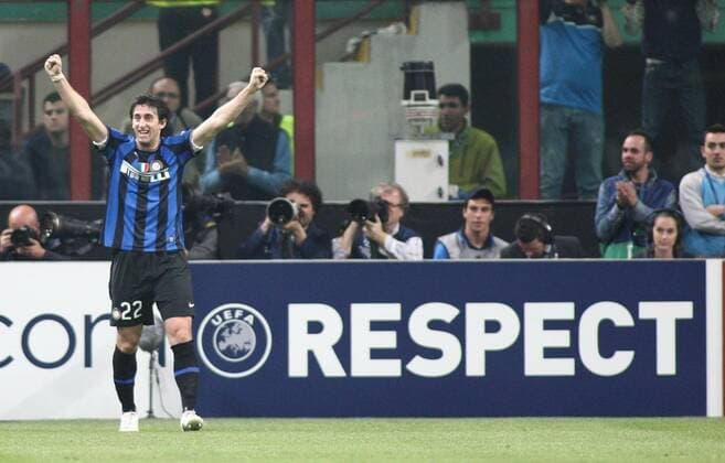 Inter Mailand (blau) - FC Barcelona (orange), Torjubel Diego Milito 3-1  o0 Jubel, Freude o00 UEFA respect Kampagne