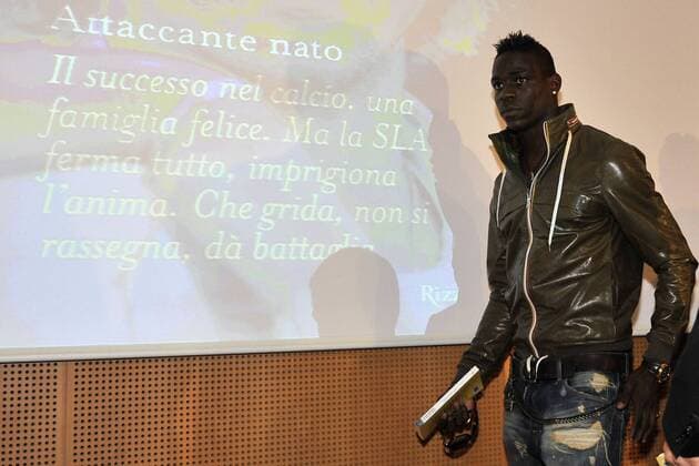Präsentation des Buches - Attacante nato - (geboren als Stürmer) - von Stefano Borgonovo - Mario Balotelli (ITA)  o0 geborener o0 privat