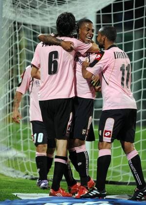 Abel Hernandez (Mitte) - Jubel - Palermo, 24.04.2010, US Palermo (rosa) - AC Mailand (rot) - NicoloXZangirolami o0 Freude