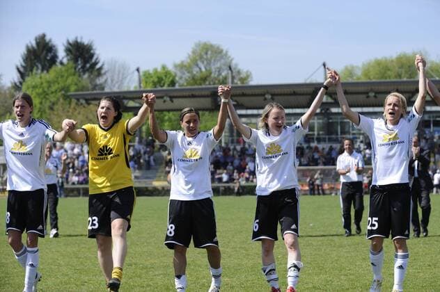 Jubel bei Frankfurt, 1.FFC Frankfurt - 1. FFC Turbine Potsdam (blau) , Frauenfußball, Bundesliga, Saison 2009 2010, Frankfurt, 25.04.2010; o0 Jubel Freude