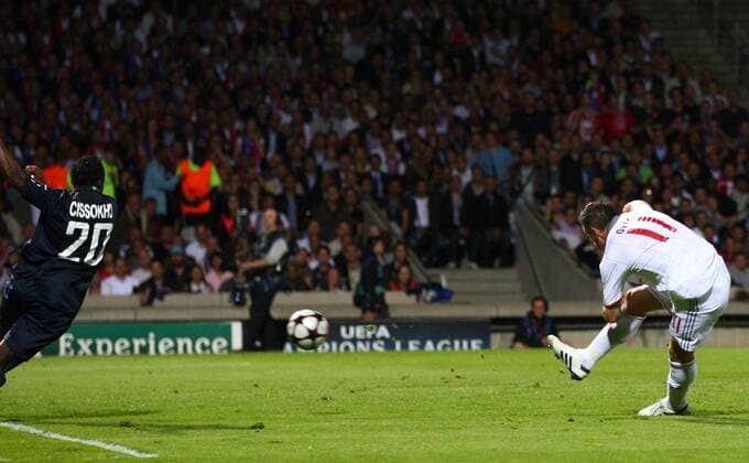 Ivica Olic, FCB 11 schiesst das Tor zum 0-1 Olympique Lyon - FC Bayern Muenchen ( - )