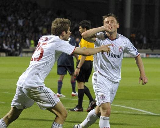 27.04.2010, Championsleague Halbfinale Rückspiel, Olympique Lyon - FC Bayern München, im Stade Gerland in Lyon (Frankreich), Torjubel Ivica Olic (re.) und Thomas Müller (Bayern) zum 1:0.