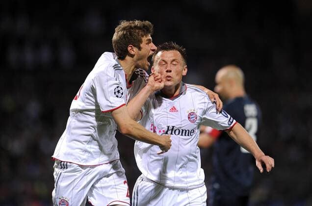 Champions League Halbfinale SAISON 2009 2010 Olympique lyon - FC Bayern Muenchen 27.04.2010 - Ivica Olic (R) und Thomas Müller (Bayern) 