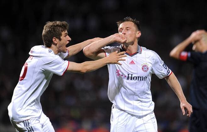 International Champions League Rückspiel 2009 2010 Lyon, Olympique Lyonnais (OL) - FC Bayern München, Thomas Müller (li.) und Ivica Olic (beide FC Bayern München)  o0 Jubel, Freude