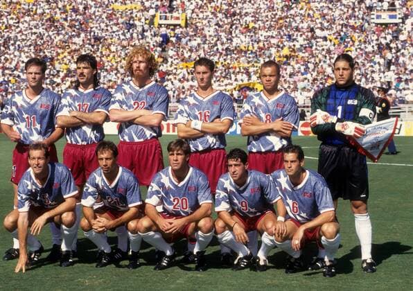 Mannschaftsfoto USA, hi.v.li.: Eric Wynalda, Marcelo Balboa, Alexi Lalas, Michael Sorber, Earnie Stewart, Torwart Tony Meola, vorn: Thomas Dooley, Fernando Clavijo, Paul Caligiuri, Tab Ramos, John Harkes Fußball WM Herren WM 1994, Länderspiel, Nationalteam, Nationaltrikot Totale Los Angeles, LA, L.A.