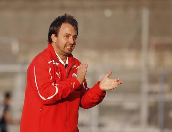 Frank LEICHT, Trainer SV Sandhausen klatscht in die Haende Fussball, 3. Liga, Nachholspiel 28. Spieltag, 27.04.2010, FC Bayern München II - SV Sandhausen