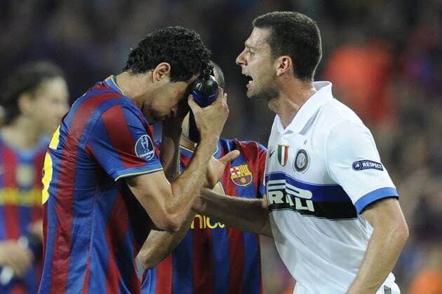 FC Barcelona (blau) - Inter Mailand (weiß), Barca, Thiago Motta (re.) und Sergio Busquets  o0 Handgemenge Spannung Rangelei Streit rote Karte
