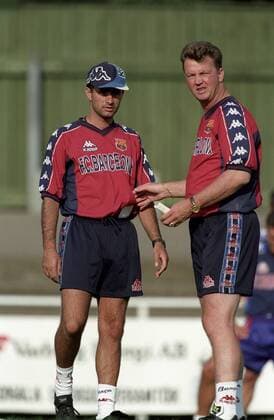 assistant trainer Jose Mourinho (L), Coach Louis van Gaal (R) FC Barcelona 1997 1998 xVIxxIVx 113699 o0 Barca Training