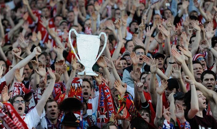 27.04.2010, Lyon - Champions League 2009 2010 - Halbfinale Rückspiel - FC Bayern München -Pokals ---  o0 Objekte Kopie Imitat Totale Zuschauer