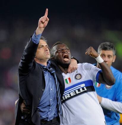 FUSSBALL International Champions League Halbfinal Rueckspiel SAISON 09 10 FC Barcelona - Inter Mailand 28.04.2010 JUBEL Inter ; Trainer Jose Mourinho (li) und Sulley Ali Muntari (Inter) 
