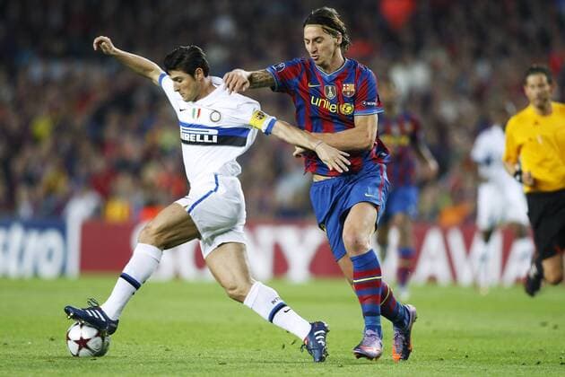 Javier Zanetti (Inter), Zlatan Ibrahimovic (Barcelona), APRIL 28, 2010 - UEFA Champions League SemiFinals 2nd leg match between FC Barcelona (red) and Inter Milan (white) at the Camp Nou stadium in Barcelona, Spain.  (003191)