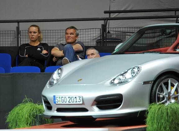 Porsche Tennis Grand Prix 2010, Viertelfinale, Caroline Wozniacki (Dänemark l.) und ihr Vater Piotr o0 Sponsor Wirtschaft Auto Familie privat Zuschauer