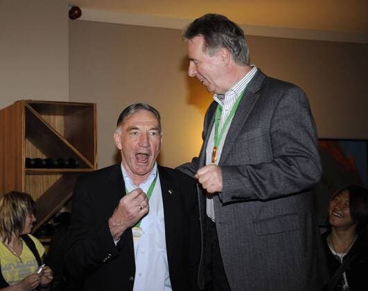 Trainer Bernd Schröder (li) und Vizepräsident Rolf Kutzmutz, 1. FFC Turbine Potsdam, Meisterfeier, Frauenfußball, Bundesliga, Saison 2009 2010, Potsdam, 02.05.2010; o0 Jubel, Freude, Funktionär