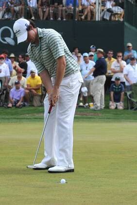 Rory McIlroy (Northern Ireland) putts for eagle on the 15th green during the final round of the Quail Hollow Tournament in Charlotte, North Carolina on May 2, 2010. McIlroy won the Quail Hollow 15-under-par for a combined score of 273.  CHA20100502344 o0 Mc Illroy, Nordirland