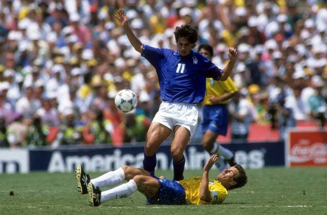Carlos Dunga (Brasilien, unt.) gegen Demetrio Albertini (Italien) Fußball WM Herren WM Finale 1994, Länderspiel, Nationalteam, Nationaltrikot, Brasilien - Italien 3:2 n.E. Gruppe Los Angeles, LA, L.A. Dynamik, Kampf,