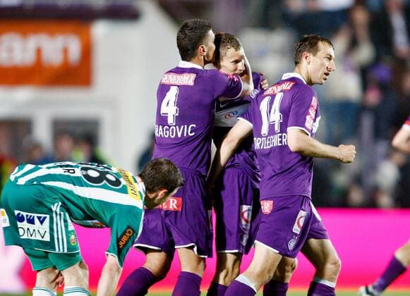 FUSSBALL - BL, A.Wien vs Rapid WIEN,AUSTRIA,05.MAI.10 - FUSSBALL - tipp3 Bundesliga powered by T-Mobile, FK Austria Wien vs SK Rapid Wien. Bild zeigt den Jubel von Aleksandar Dragovic, Florian Klein und Manuel Ortlechner (A.Wien). Keywords: Wien Energie. 
