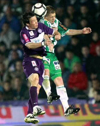 FUSSBALL - BL, A.Wien vs Rapid WIEN,AUSTRIA,05.MAI.10 - FUSSBALL - tipp3 Bundesliga powered by T-Mobile, FK Austria Wien vs SK Rapid Wien. Bild zeigt Roland Linz (A.Wien) und Christian Thonhofer (Rapid). Keywords: Wien Energie. 