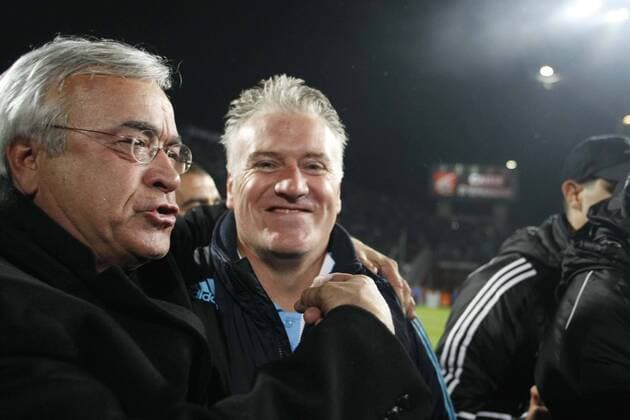 Olympique Marseille ist französischer Meister 2009 2010: v.li. Präsident Jean Claude DASSIER und Trainer Didier DESCHAMPS - N.LEGOUICxFEP  o0 Jubel Freude Funktionär
