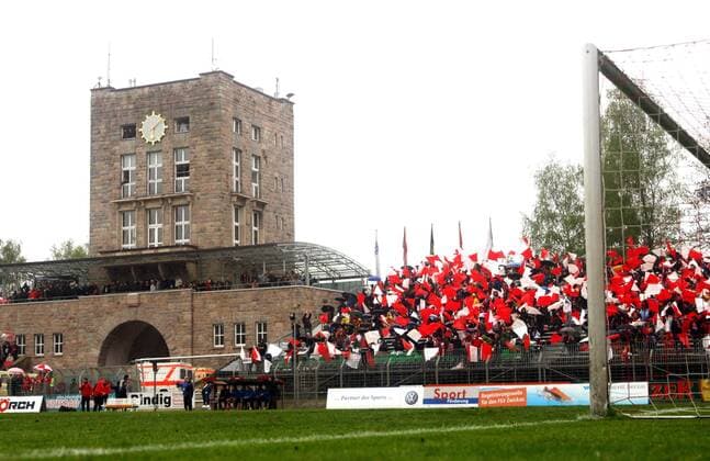 Stimmungsvolle Kulisse im Zwickauer Westsachsenstadion - Landespokal Sachsen - Halbfinale - FSV Zwickau