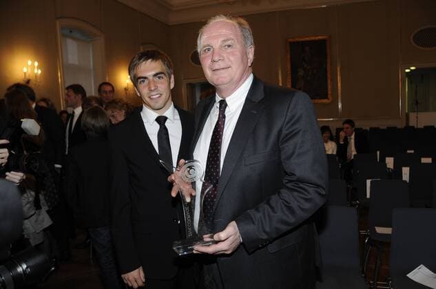 München, Schloss Nymphenburg Bündnis für Kinder Gegen Gewalt - Laudator Philipp Lahm (L) und Zivilcouragepreisträger Präsident Uli Hoeness (beide FC Bayern München)