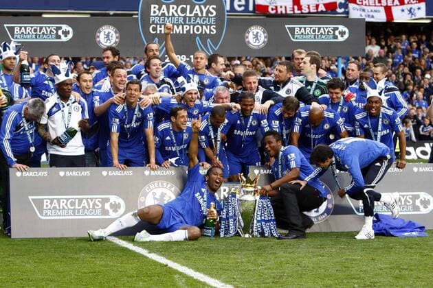 Chelsea ist Englischer Meister 2009 2010, u.a. mit Michael Ballack (5.v.li.) -  o0 FC London, Jubel, Freude, englischer Meister, Meisterschaft, Sieg, Sieger