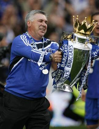 Chelsea s coach Carlo Ancelotti (C) celebrates his teams title win, 2009 10 Barclays Premier League Champions EDITORIAL USE ONLY. No use with unauthorised audio, video, data, fixture lists, club league logos or live services. Online in-match use limited to 120 images, no video emulation. No use in betting, games or single club league player publications. o0 Jubel, Freude, englischer Meister, Meisterschaft Sieg, Sieger, FC London o00 Einzelbild