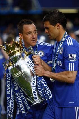 Football - Premier League - Chelsea FC London Champions: Chelsea s John Terry l. and Chelsea s Michael Ballack with the Trophy at Stamford Bridge  o0 Jubel Freude Pokal Trophäe Objekt