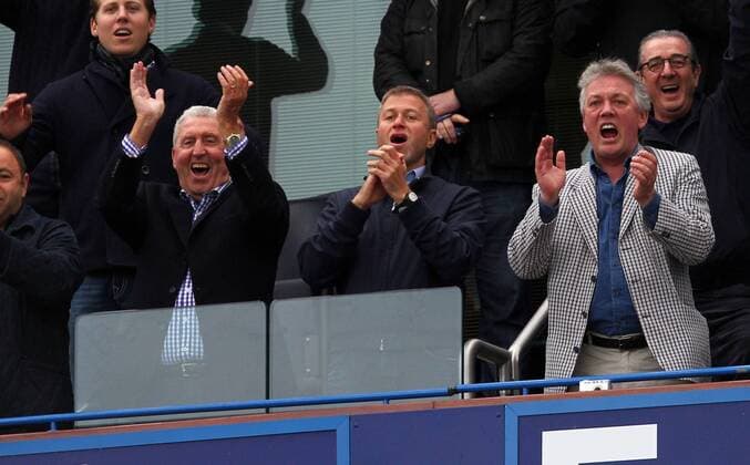 Chelsea FC London Champion - Chelsea owner Roman Abramovich c. celebrates at the ending whistle.  o0 Jubel Freude Zuschauer
