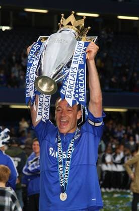 Chelsea FC London - John Terry with the Premier League trophy.  o0 Objekt Pokal Trophäe Jubel Freude o00 Einzelbild