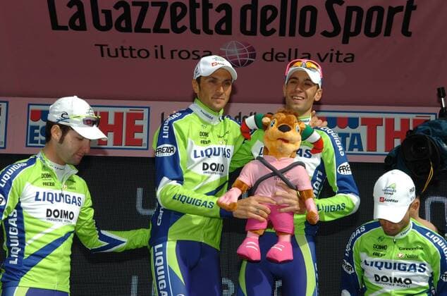 Giro d Italia 2010, 4. Etappe: Savigliano - Cuneo: Ivan Basso (2L), Vincenzo Nibali (2R, Liquigas) - 
