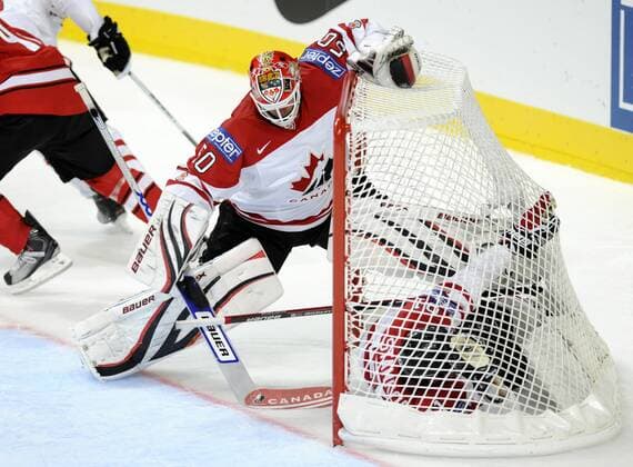 Li. Torhueter Chris Mason, re. Steve Stamkos, Kanada, - Kanada vs. Schweiz, Eishockey WM Mannheim, 12.05.2010 