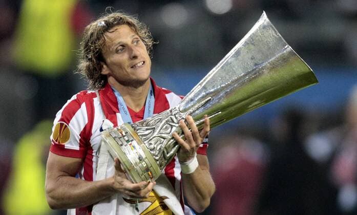 Diego Forlan, Madrid, mit dem Pokal --- Club Atletico Madrid-Fulham FC Finale Europa League 2:1 Hamburg, 12.5.2010 o0 Trophäe Objekte Pokal Sieg Europapokalsieg Jubel Freude